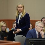 L'actrice a obtenu le dollar symbolique qu'elle réclamait, le jury jugeant, après trois heures de délibération, que c'est au contraire M. Sanderson qui avait causé l'accident de ski.